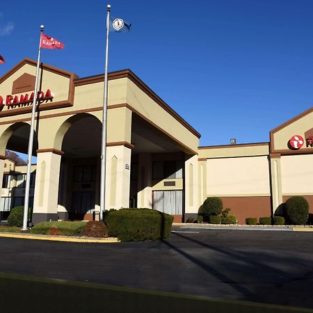 Ramada By Wyndham Triangle/Quantico Hotel Екстериор снимка