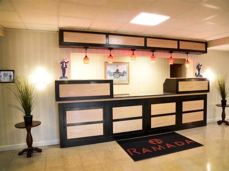 Ramada By Wyndham Triangle/Quantico Hotel Екстериор снимка