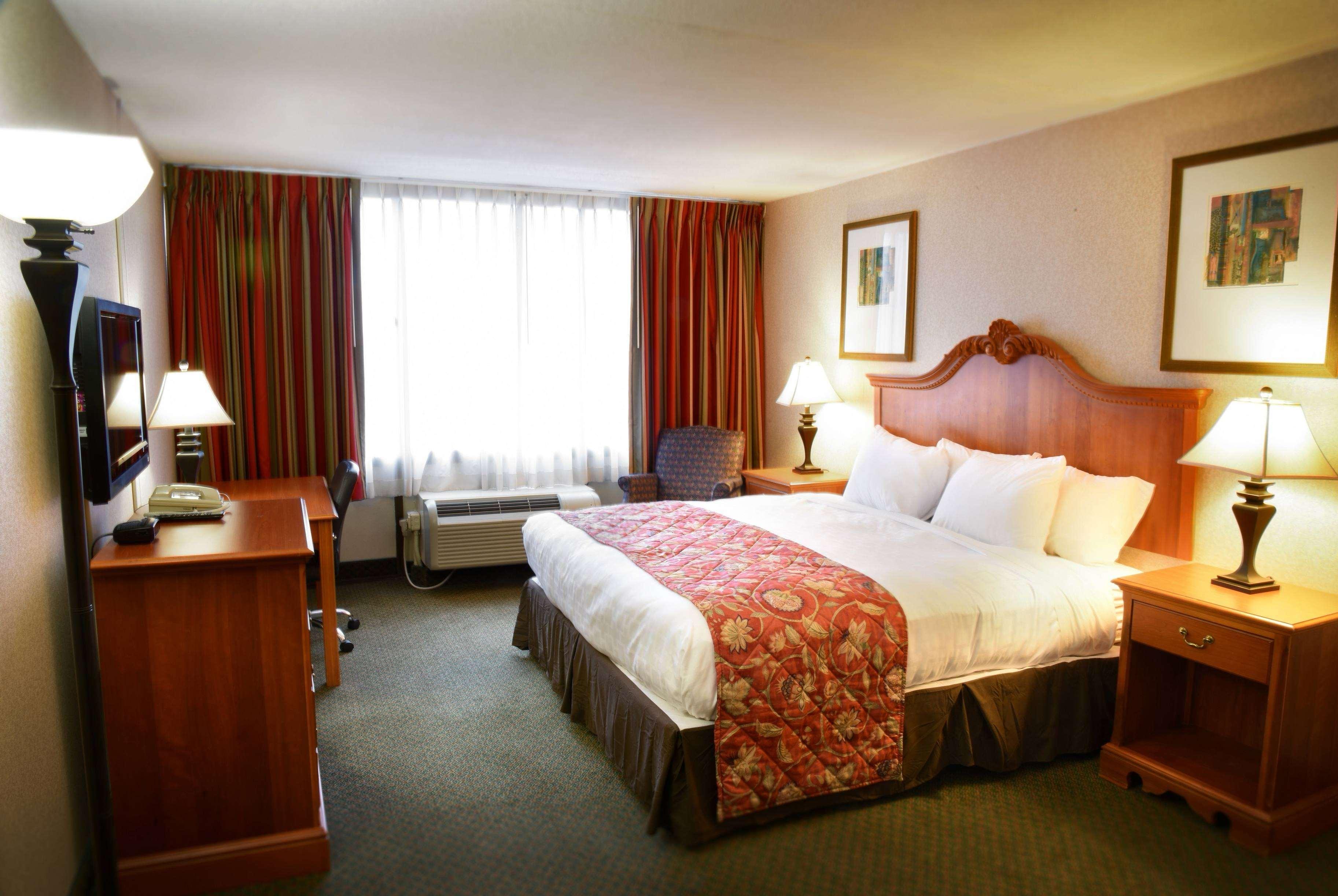 Ramada By Wyndham Triangle/Quantico Hotel Екстериор снимка