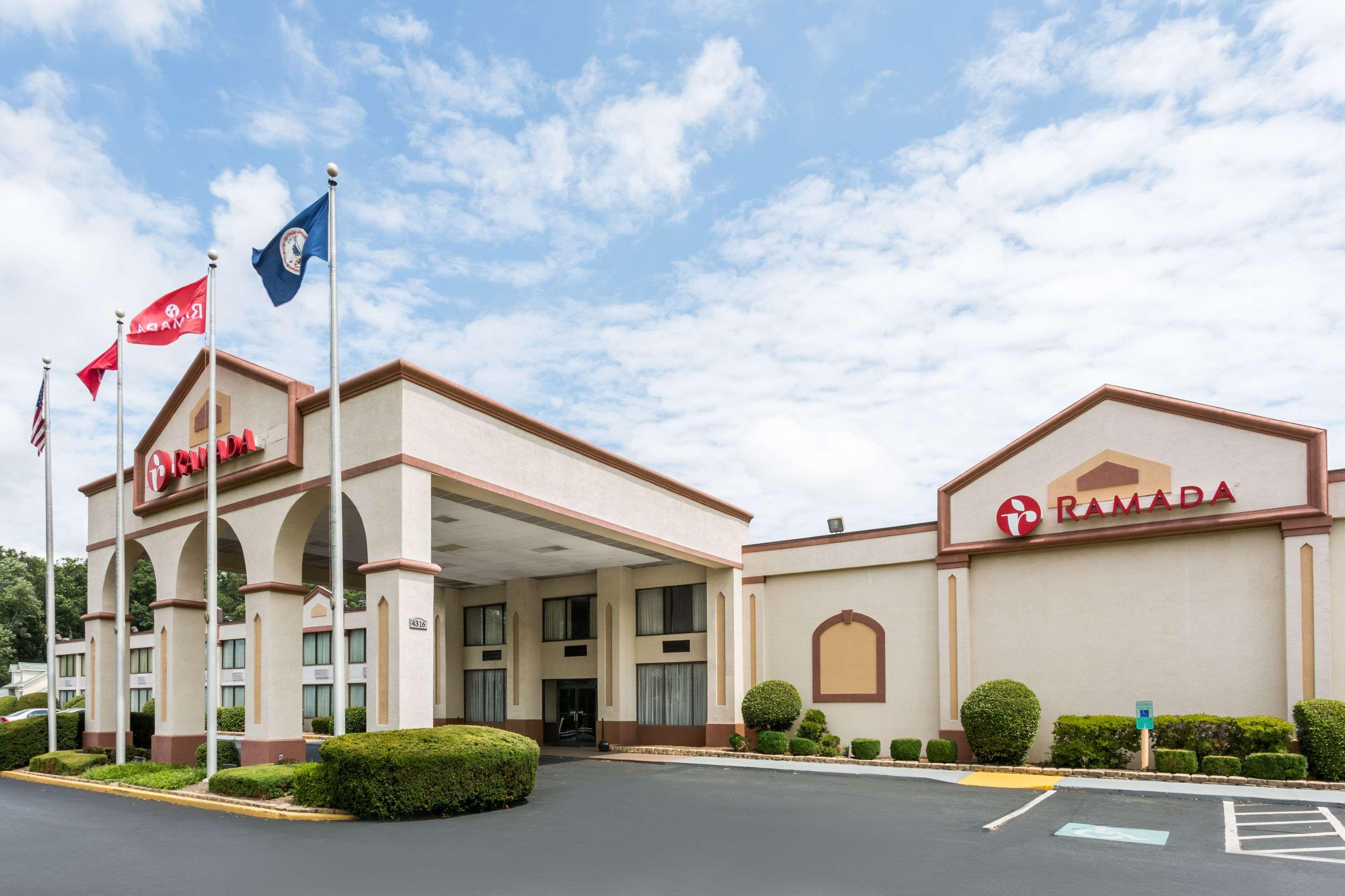 Ramada By Wyndham Triangle/Quantico Hotel Екстериор снимка