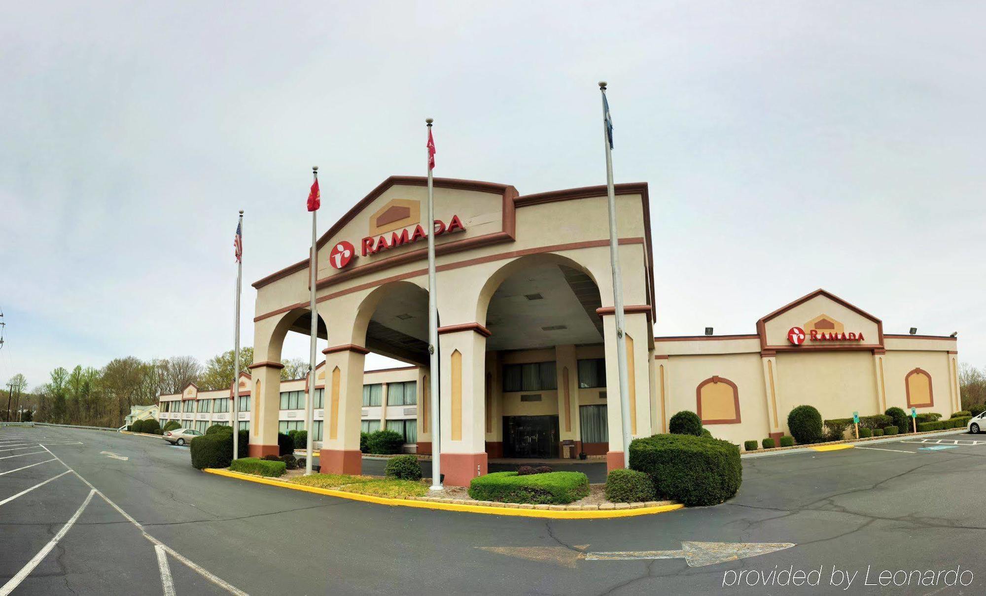 Ramada By Wyndham Triangle/Quantico Hotel Екстериор снимка